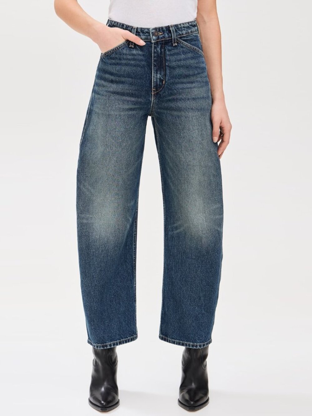 Nili Lotan "Otis" Jeans in Simon Wash, size 25 (fits more like size 24/25)